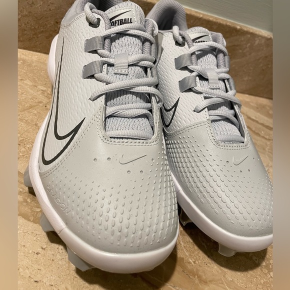 New Nike Hyperdiamond 4 Women’s Softball Cleats Size 9 Grey Gray Fast Pitch - Picture 4 of 7